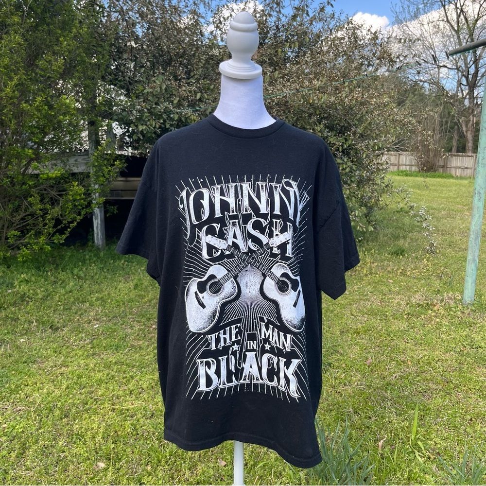 EUC Johnny Cash The Man in Black Graphic Tee Size XL Unisex 100% Cotton!